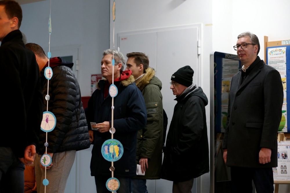Izbori u fotografijama: Kako je teklo glasanje na biračkim mestima u Srbiji (FOTO) 26