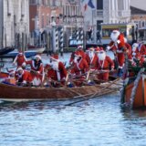 Regata Deda Mrazova u Veneciji (FOTO) 8