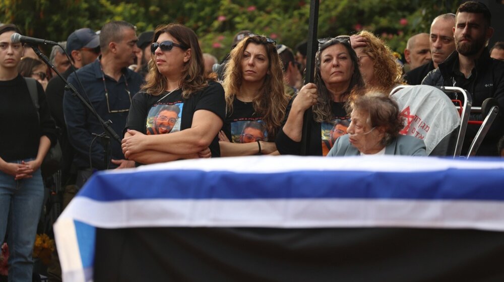 Sahranjen jedan od trojice talaca ubijenih greškom 1