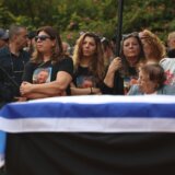 Sahranjen jedan od trojice talaca ubijenih greškom 7