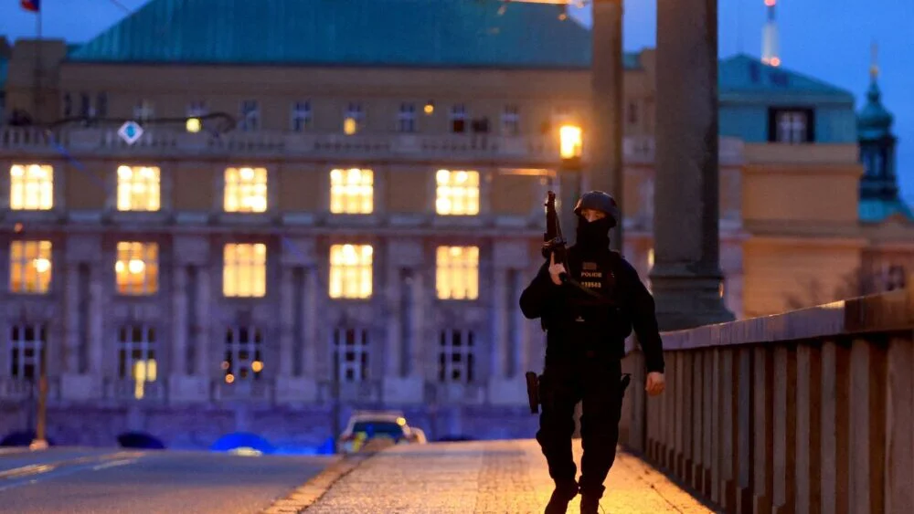 Pucnjava na Univerzitetu u Pragu: Petnaestoro mrtvih, napadač "eliminisan" (FOTO, VIDEO) 2
