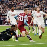 Niti pobeđuje, niti golove daje: Mančester junajted pokošen u Londonu za šest minuta 10