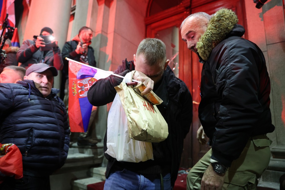 "Vučić ima "nepobitne dokaze“ da Zapad podstiče proteste, zahvalnost Rusiji": Kako svetski mediji pišu o demontracijama u Beogradu? 2 "Vučić ima "nepobitne dokaze“ da Zapad podstiče proteste, zahvalnost Rusiji": Kako svetski mediji pišu o demontracijama u Beogradu? 2