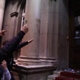 "Vučić učvrstio vlast u zemlji koja traži članstvo u EU dok istovremeno zadržava bliske veze s Rusijom": CNN o protestima ispred Skupštine grada 3