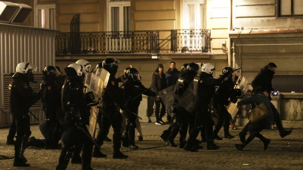 "Nazire se Majdan u Srbiji, Vučićev režim pokazao svoje pravo lice": Genadij Sisojev, dopisnik ruskog Komersanta, o protestima u Beogradu 1
