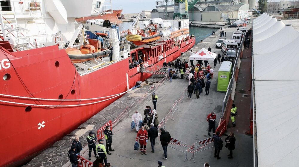 Italijanske vlasti zaustavile na 20 dana humanitarni brod Oušen viking 1