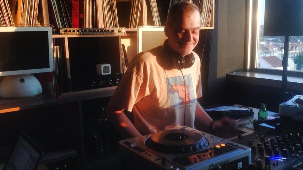 Srbija: Elektronska muzika, muzika kojoj su se mladi prepuštali na plesnom podijumu 2 Božidar Podunavac