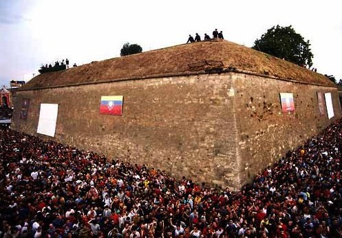 Srbija: Elektronska muzika, muzika kojoj su se mladi prepuštali na plesnom podijumu 6 EXIT