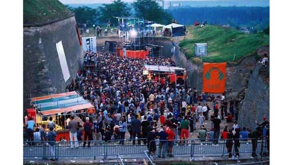 Srbija: Elektronska muzika, muzika kojoj su se mladi prepuštali na plesnom podijumu 5 EXIT