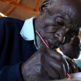 Obrazovanje i stari: Osamdesetčetvorogodišnji đak prvak koji je inspirisao mnoge 13