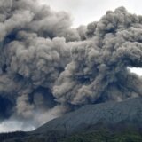 Indonezija: 11 planinara poginulo u erupciji vulkana na planini Marapi 6