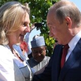 Karin Knajsl, bivša austrijska ministarka koja se divi Putinu i sada živi u Rusiji 4