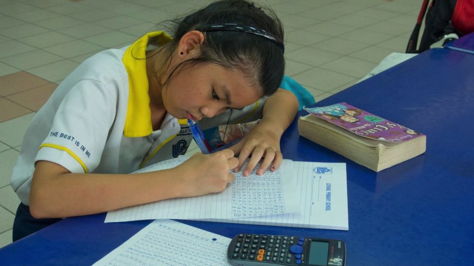 PISA test 2022: U čemu je tajna uspeha singapurske matematike 1 Singapurska učenica