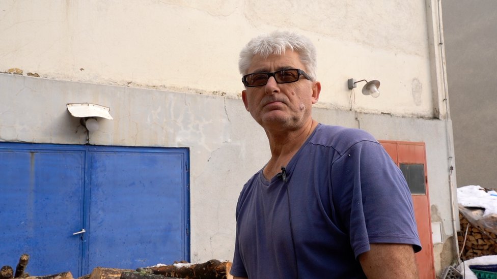 Izbori u Srbiji 2023: Kako na glasanje u maloj Crnoj Travi utiču starost, odlasci i voćna torta 14 Bora Dojčinović