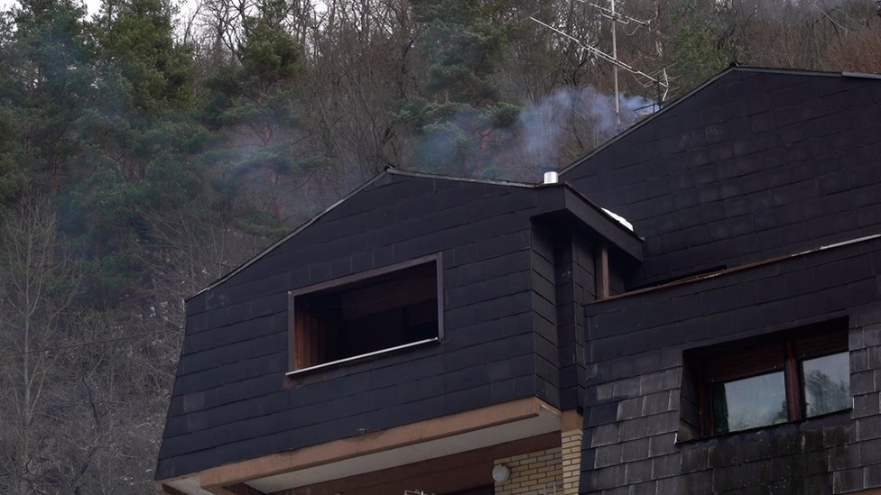 Izbori u Srbiji 2023: Kako na glasanje u maloj Crnoj Travi utiču starost, odlasci i voćna torta 8 Dim