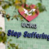 Velika Britanija i religija: Crkva snimljena kako „isteruje“ zle duhove iz dečaka 5