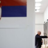 Izbori u Srbiji 2023: Do 10 sati na birališta izašlo 9,94 odsto građana - glasa se na više od 8.000 biračkih mesta 4