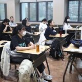 Južna Koreja: Studenti tuže državu nakon što je nastavnik završio ispit 90 sekundi ranije 6