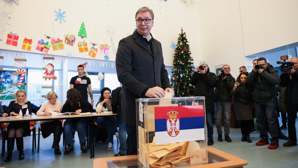 Izbori u Srbiji 2023: Na 14 odsto biračkih mesta u Beogradu dovedeni glasači sa strane, navode domaći posmatrači 3 vučić, izbori, glasanje