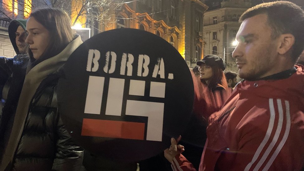 Izbori u Srbiji 2023: Na 14 odsto biračkih mesta u Beogradu dovedeni glasači sa strane, navode domaći posmatrači 2 Studenti najavljuju blokade saobraćajnica, ako se ne ispune zahtevi o pregledanju biračkih spiskova