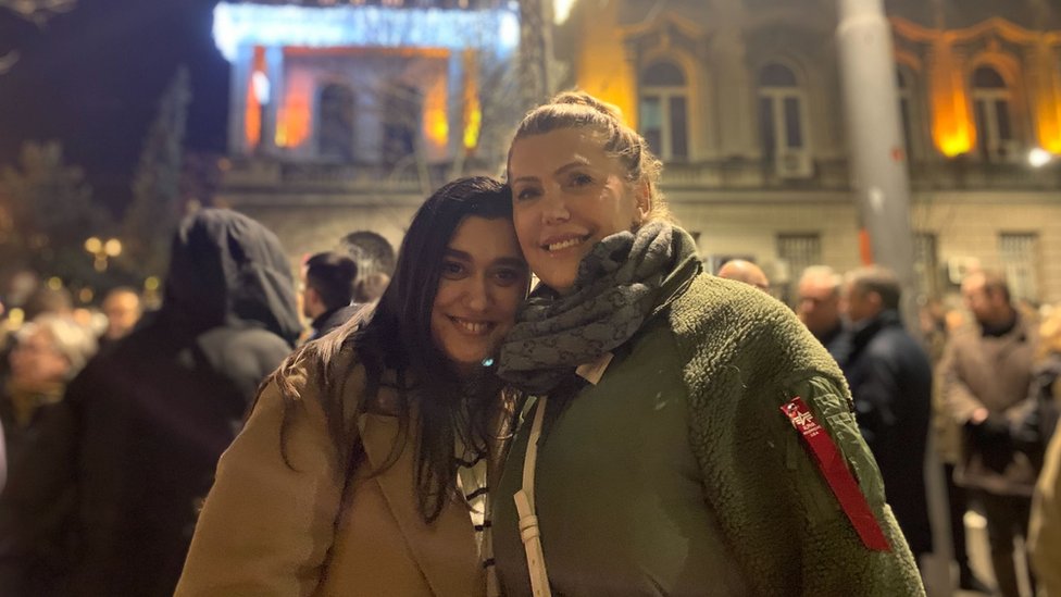 Izbori u Srbiji 2023: Na 14 odsto biračkih mesta u Beogradu dovedeni glasači sa strane, navode domaći posmatrači 4 Sofija Petković sa mamom