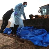 Izrael i Palestinci: Palestince sahranjuju u masovne grobnice, Izrael širi ofanzivu na centralnu Gazu 6