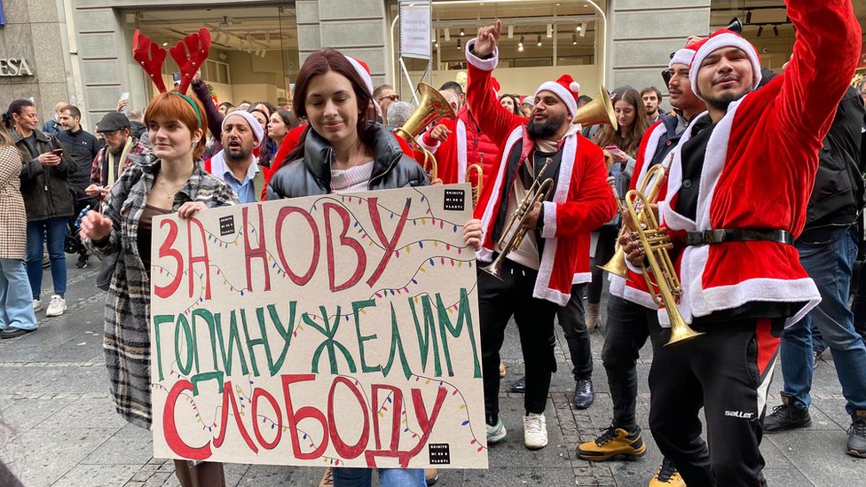 Izbori u Srbiji: Jedanaesti protesti skup opozicije ispred RIK-a, studenti za petak najavljuju celodnevnu blokadu 3 Protest