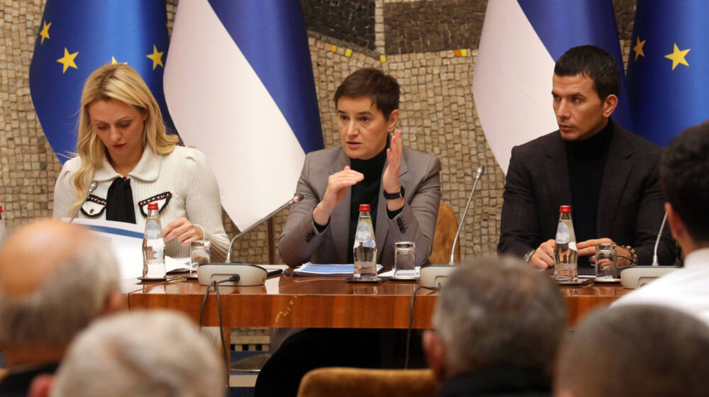 Na predlog Vučića, Vlada usvojila preporuku poslodavcima da 8. januar bude neradan 1