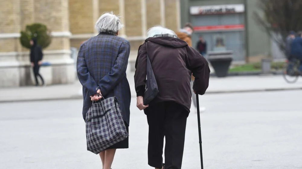 Pritiskaju stare i dementne da glasaju za SNS u staračkim domovima: Šta još piše u izveštaju CRTE? 1