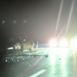 Sudar na Zrenjaninskom putu, jedno vozilo završilo na krovu, ima povređenih 7