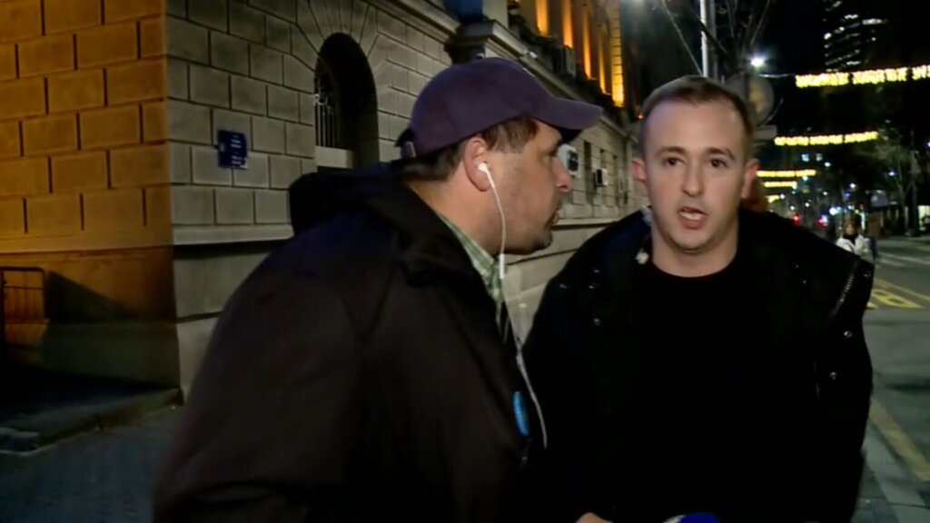 (VIDEO, FOTO) Na protestu napadnut novinar N1 Mladen Savatović 2