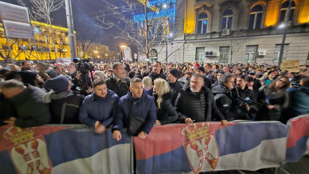 Protest koalicije "Srbija protiv nasilja" ispred RIK-a kroz fotografije 11 Protest koalicije "Srbija protiv nasilja" ispred RIK-a kroz fotografije 11