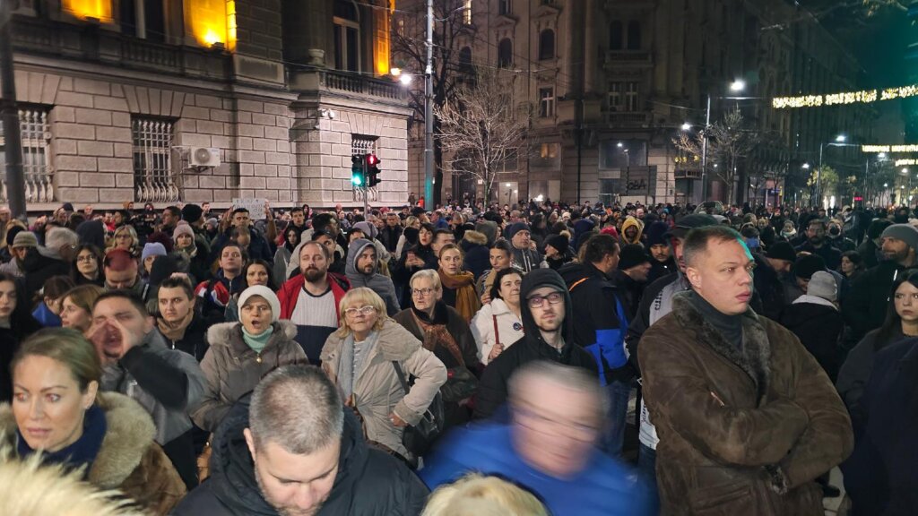 Protest koalicije "Srbija protiv nasilja" ispred RIK-a kroz fotografije 15 Protest koalicije "Srbija protiv nasilja" ispred RIK-a kroz fotografije 15