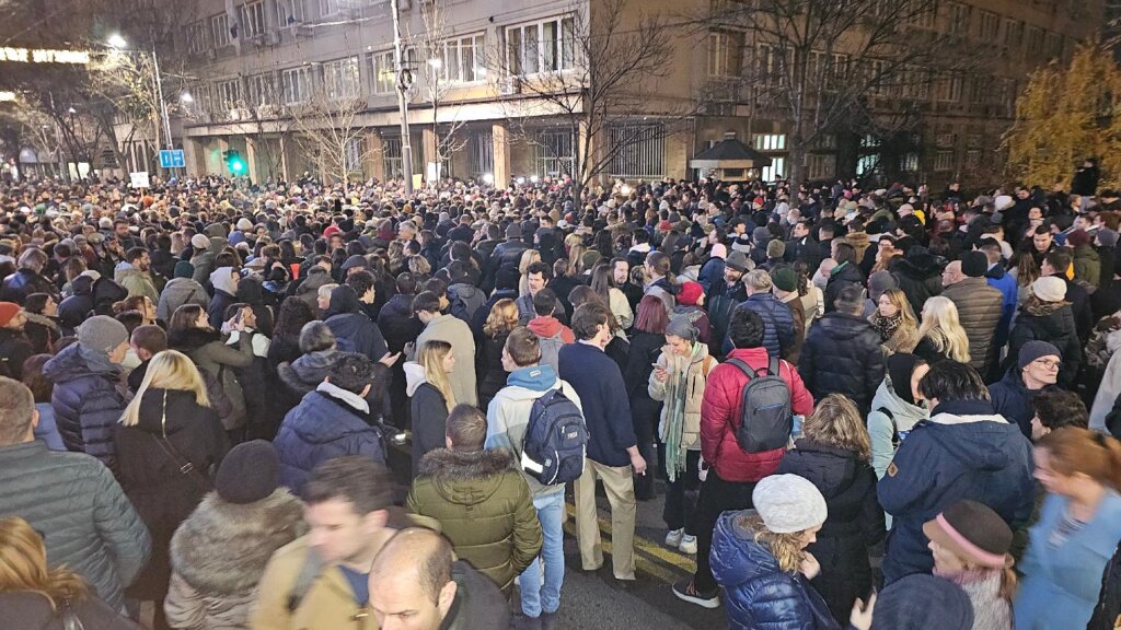 Protest koalicije "Srbija protiv nasilja" ispred RIK-a kroz fotografije 18 Protest koalicije "Srbija protiv nasilja" ispred RIK-a kroz fotografije 18