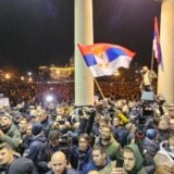 “Dok demonstranti 'gutaju' suzavac, Vučić guta - jabuku”: Kako su regionalni mediji izveštavali o protestu u Beogradu? 4