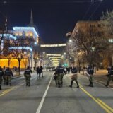 Francuski Mond: Policija suzavcem rasteruje proteste zbog izbornih nepravilnosti u Beogradu 6