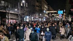 Završen 11. protest koalicije "Srbija protiv nasilja": Ispred RTS-a održan 'Slobodni dnevnik' , ispred RIK-a aplauz za Mariniku (VIDEO, FOTO) 13