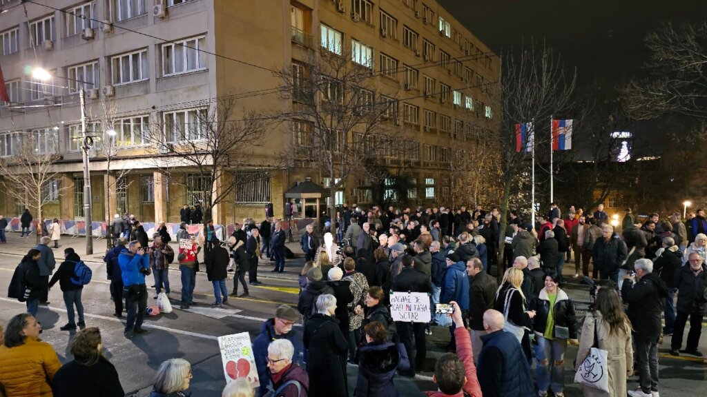 Blokada studenata i protest koalicije Srbija protiv nasilja u fotografijama (FOTO) 29 Blokada studenata i protest koalicije Srbija protiv nasilja u fotografijama (FOTO) 29