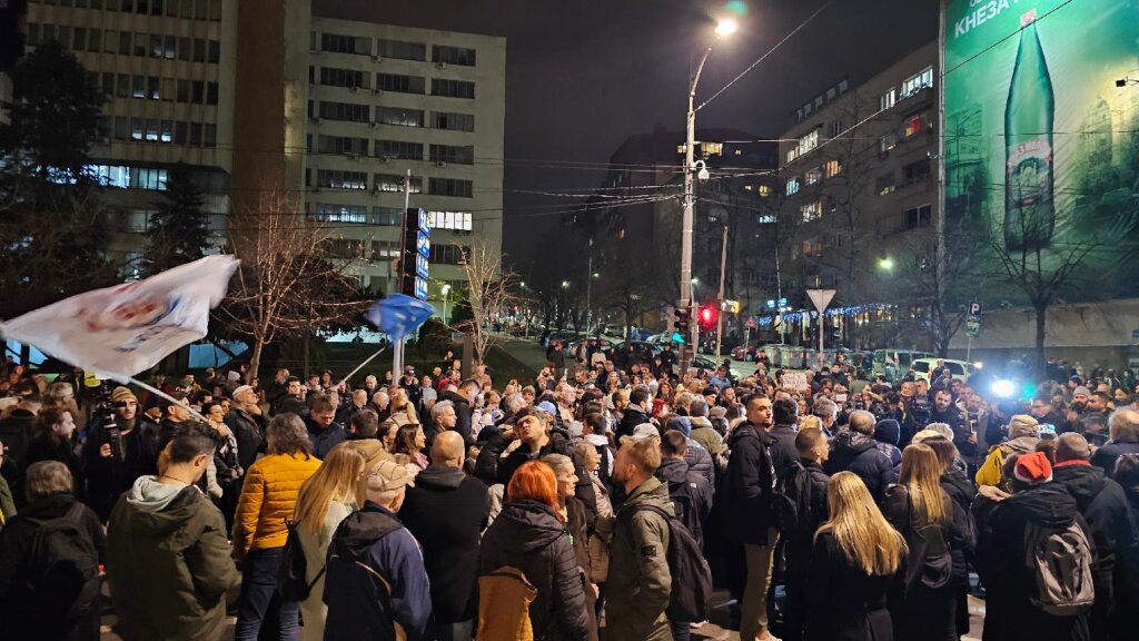 Blokada studenata i protest koalicije Srbija protiv nasilja u fotografijama (FOTO) 17 Blokada studenata i protest koalicije Srbija protiv nasilja u fotografijama (FOTO) 17