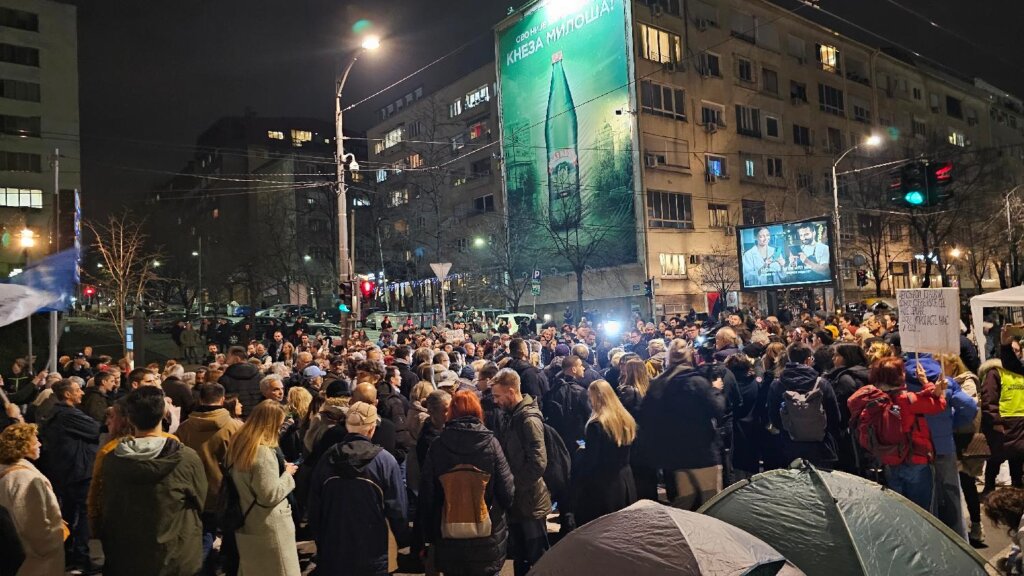Blokada studenata i protest koalicije Srbija protiv nasilja u fotografijama (FOTO) 16 Blokada studenata i protest koalicije Srbija protiv nasilja u fotografijama (FOTO) 16