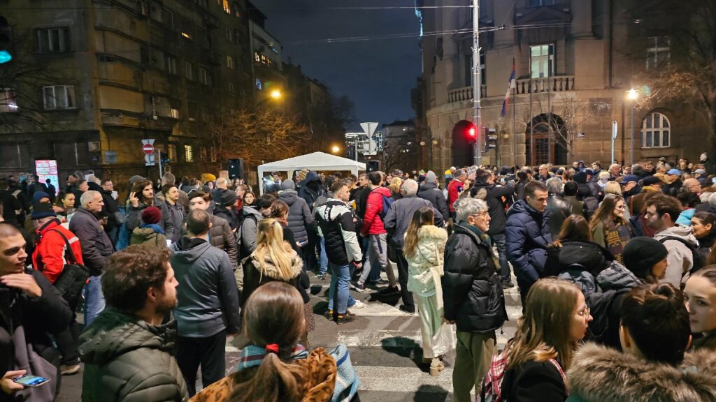 Blokada studenata i protest koalicije Srbija protiv nasilja u fotografijama (FOTO) 12 Blokada studenata i protest koalicije Srbija protiv nasilja u fotografijama (FOTO) 12