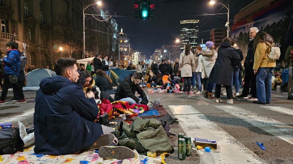 Blokada studenata i protest koalicije Srbija protiv nasilja u fotografijama (FOTO) 11 Blokada studenata i protest koalicije Srbija protiv nasilja u fotografijama (FOTO) 11