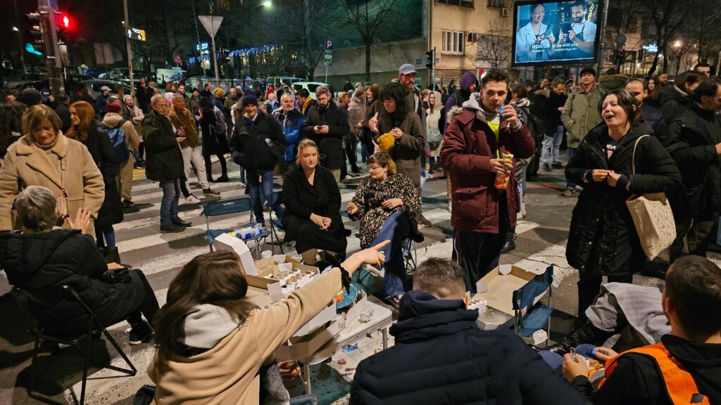 Blokada studenata i protest koalicije Srbija protiv nasilja u fotografijama (FOTO) 7 Blokada studenata i protest koalicije Srbija protiv nasilja u fotografijama (FOTO) 7
