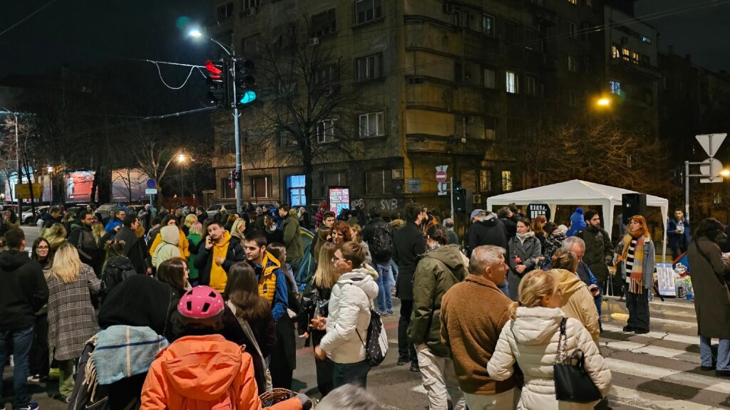 Blokada studenata i protest koalicije Srbija protiv nasilja u fotografijama (FOTO) 8 Blokada studenata i protest koalicije Srbija protiv nasilja u fotografijama (FOTO) 8
