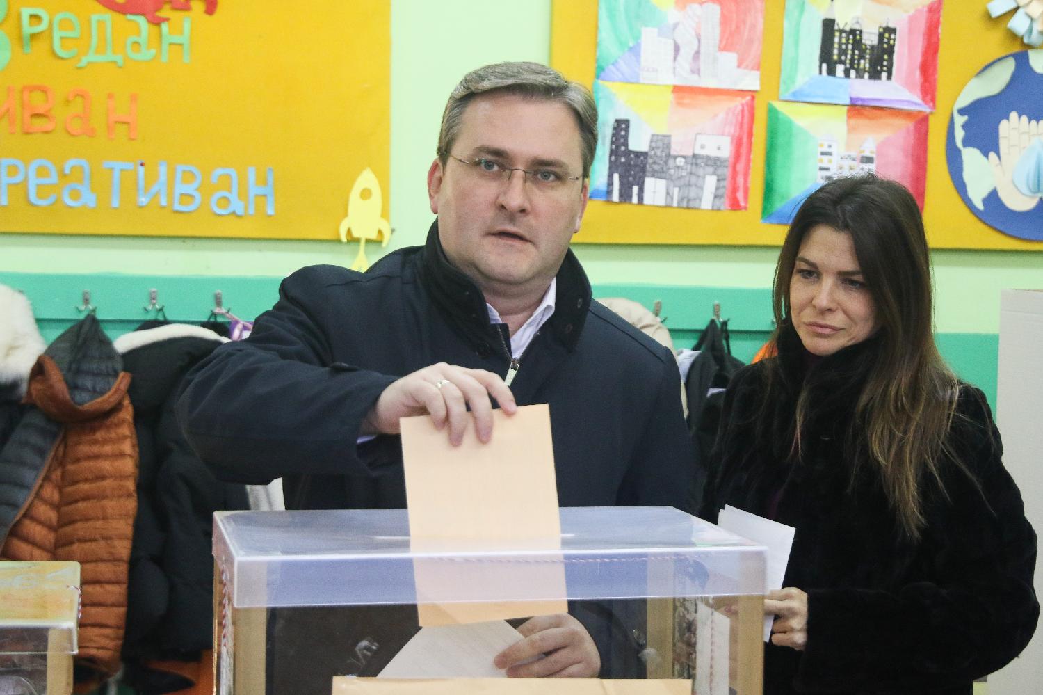 Izbori u fotografijama: Kako je teklo glasanje na biračkim mestima u Srbiji (FOTO) 19