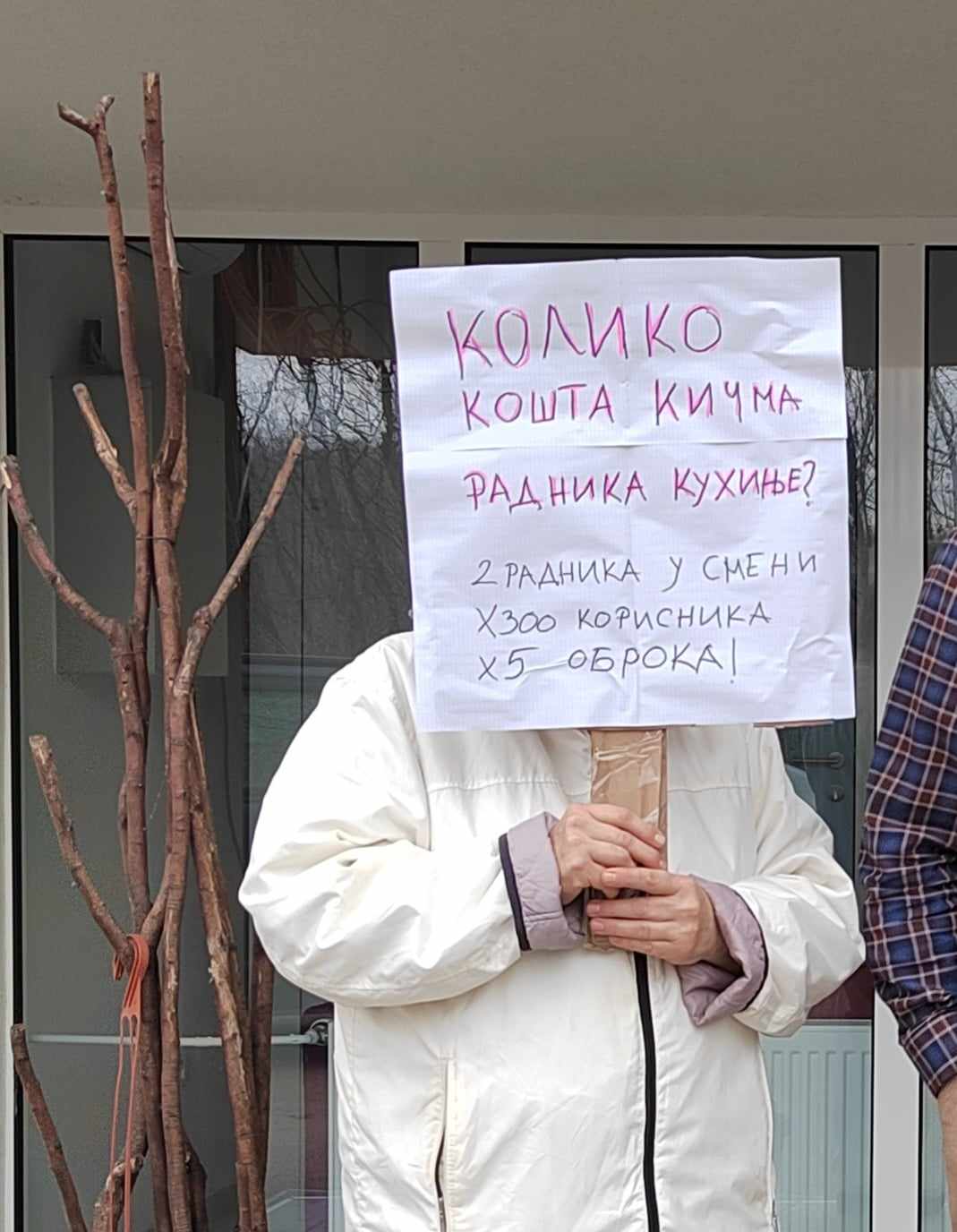 "Koliko košta kičma radnika kuhinje": Radnici u socijalnoj zaštiti štrajkovali od "pet do 12" 5