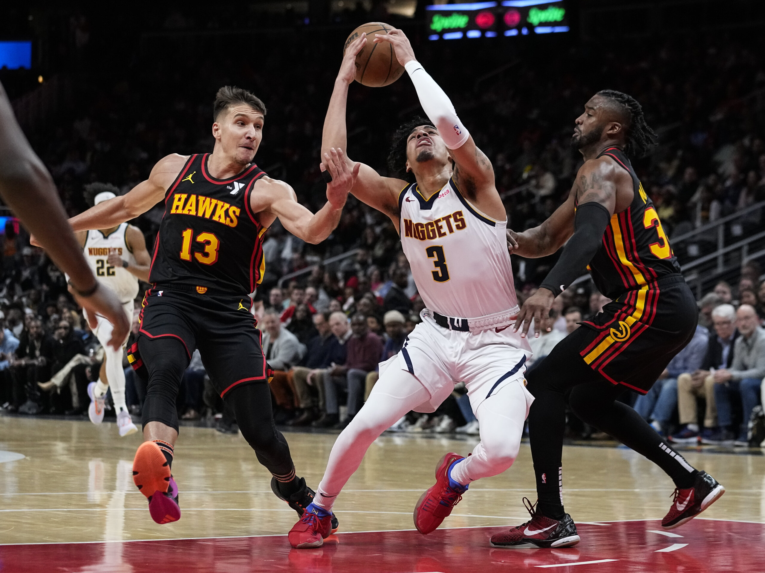 Srpski okršaj u Atlanti: Jokiću pobeda, Bogdanoviću utakmica karijere u NBA na korak od Pita Maraviča 2 Srpski okršaj u Atlanti: Jokiću pobeda, Bogdanoviću utakmica karijere u NBA na korak od Pita Maraviča 2