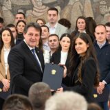 Gašić 161 pripadniku MUP-a uručio rešenje za stalni radni odnos 3