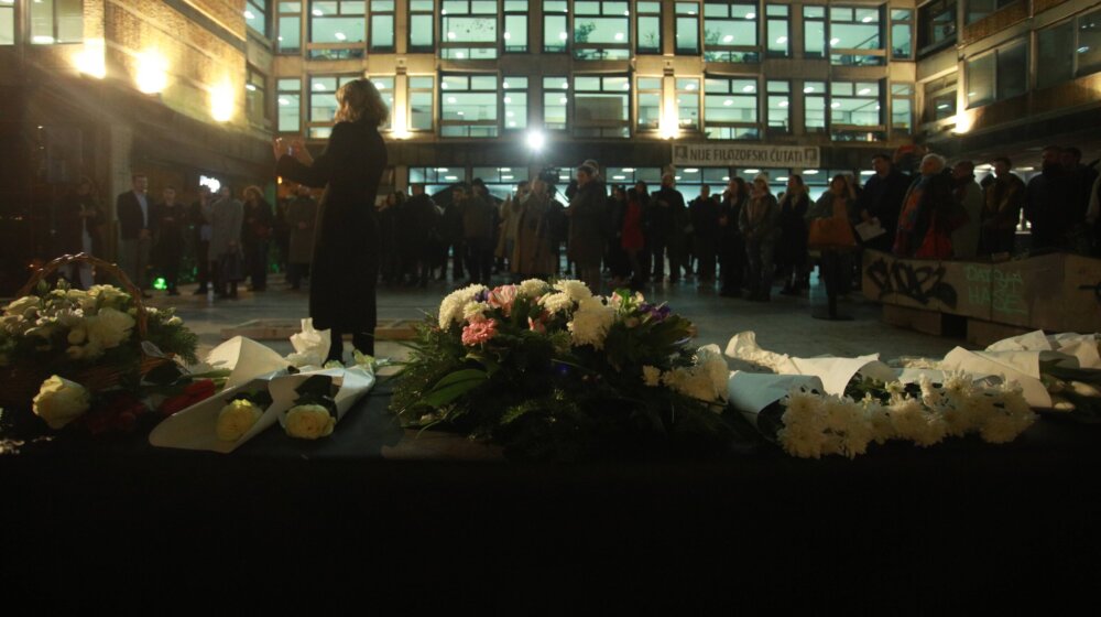 Studenti i profesori Filozofskog fakulteta u Beogradu na skupu solidarnosti sa kolegama u Pragu 1