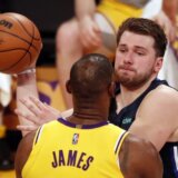 Adetokumbo i Džejms vode posle prvog preseka za Ol Star utakmicu 7